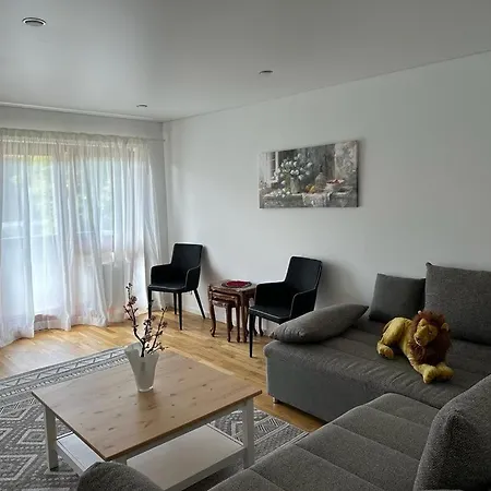 Helle 90 M2 Duplexwohnung Ruhig & Lichtdurchflutet In *