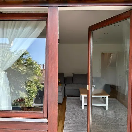 Helle 90 M2 Duplexwohnung Ruhig & Lichtdurchflutet In