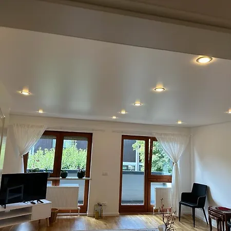 Helle 90 M2 Duplexwohnung Ruhig & Lichtdurchflutet In *