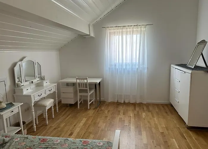 Διαμέρισμα 90m2 Ruhige Und Lichtdurchflutete 3 Duplexwohnung In Altperlach *