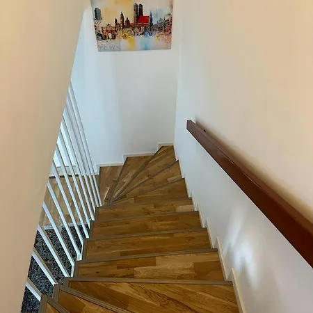 90m2 Ruhige Und Lichtdurchflutete 3 Duplexwohnung In Altperlach דירה מינכן