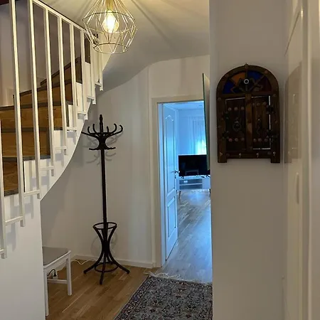 Apartament 90m2 Ruhige Und Lichtdurchflutete 3 Duplexwohnung In Altperlach *