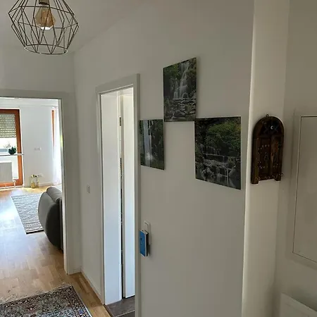 90m2 Ruhige Und Lichtdurchflutete 3 Duplexwohnung In Altperlach דירה מינכן