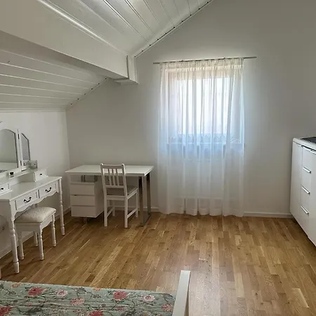 Apartament 90m2 Ruhige Und Lichtdurchflutete 3 Duplexwohnung In Altperlach *
