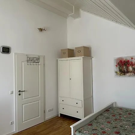 Apartament 90m2 Ruhige Und Lichtdurchflutete 3 Duplexwohnung In Altperlach *